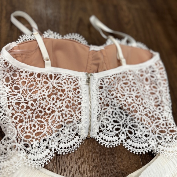 Blashe White Lace Cut-Out Jumpsuit – Size Small – NWT - Picture 6 of 7